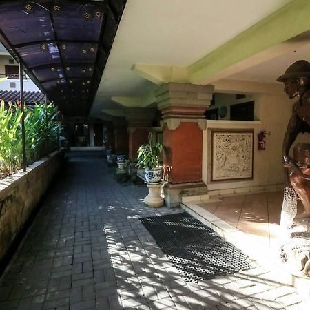 Legian Beach Hotel Кута Екстериор снимка